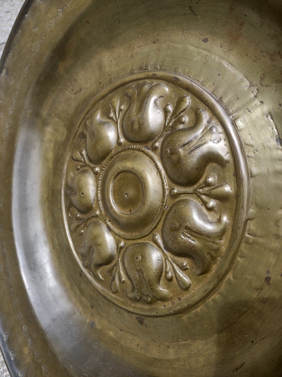 Piatto elemosiniere in rame dorato Norimberga XVI secolo -photo-3