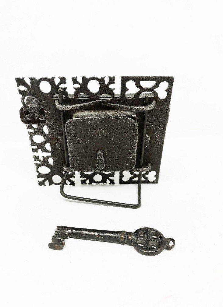 Serratura gotica  di mobile completa di chiave originale XVI secolo-photo-4