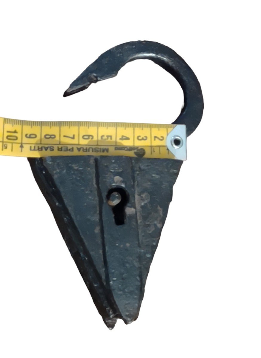 Grosso lucchetto triangolare in ferro forgiato XVI secolo -photo-1