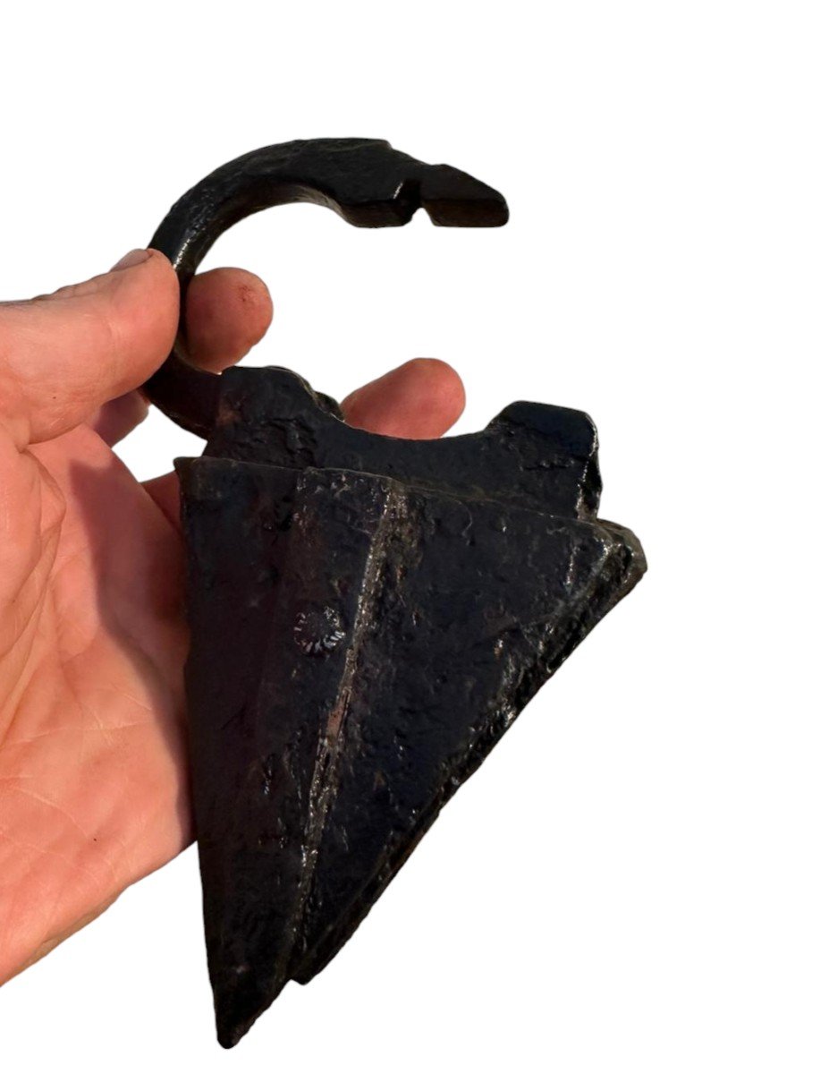Grosso lucchetto triangolare in ferro forgiato XVI secolo -photo-3