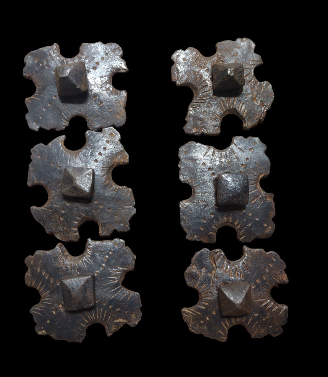 6 chiodi in ferro forgiato ed inciso XVII-XVIII secolo 