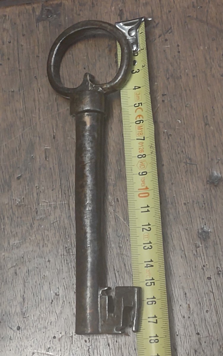 Importante chiave trentina da portone in ferro forgiato ed assemblato XVII secolo cm 18-photo-3