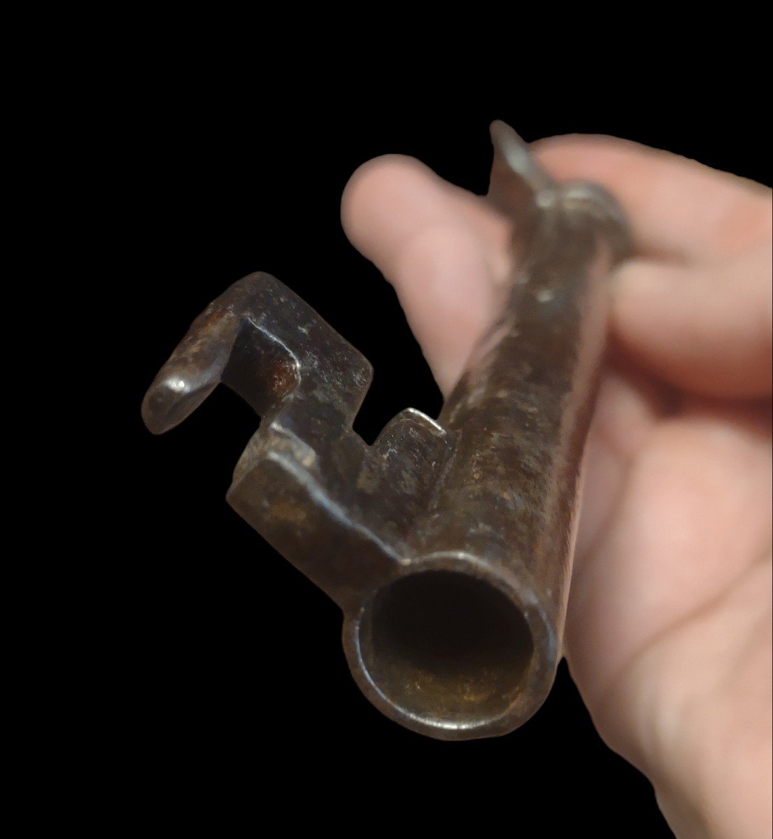 Importante chiave trentina da portone in ferro forgiato ed assemblato XVII secolo cm 18-photo-1