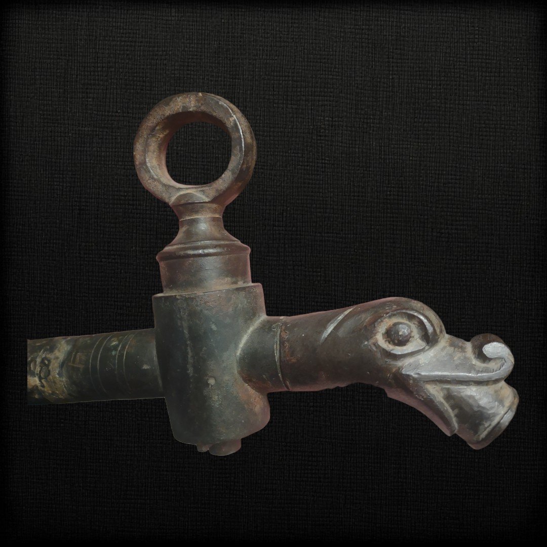 Bel rubinetto zoomorfo in bronzo  XVIII secolo