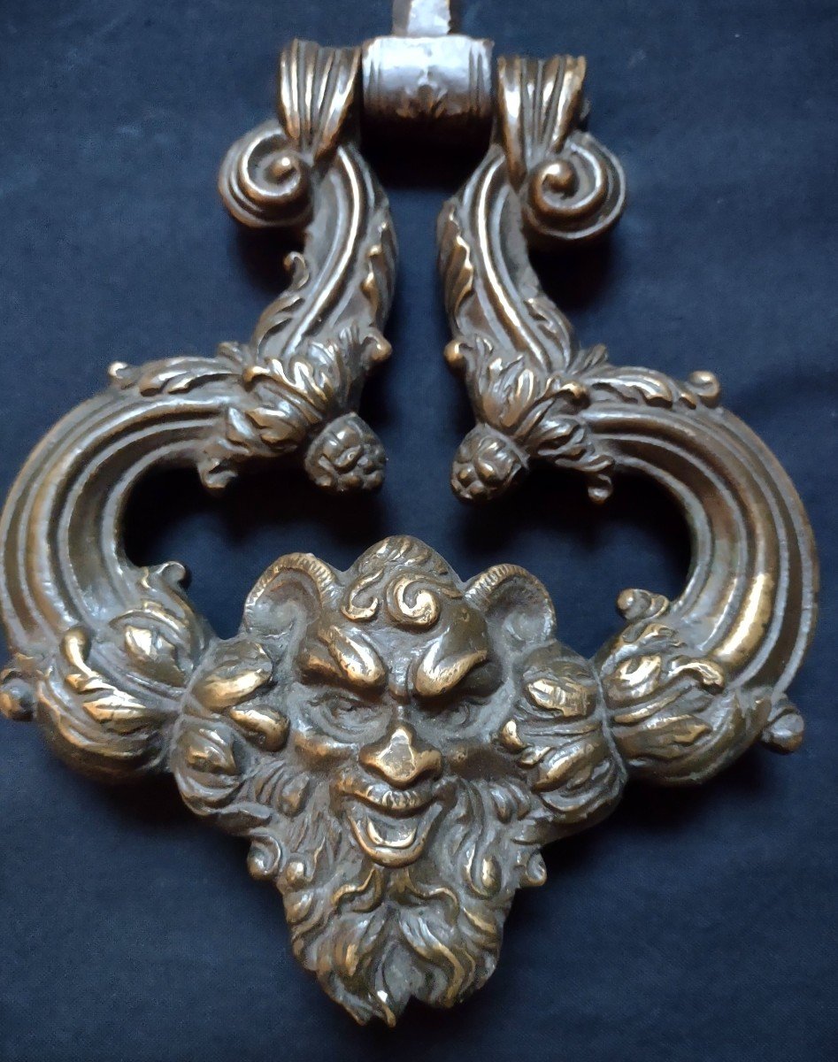Importante coppia di battiporta Luigi  XIV in bronzo-photo-3