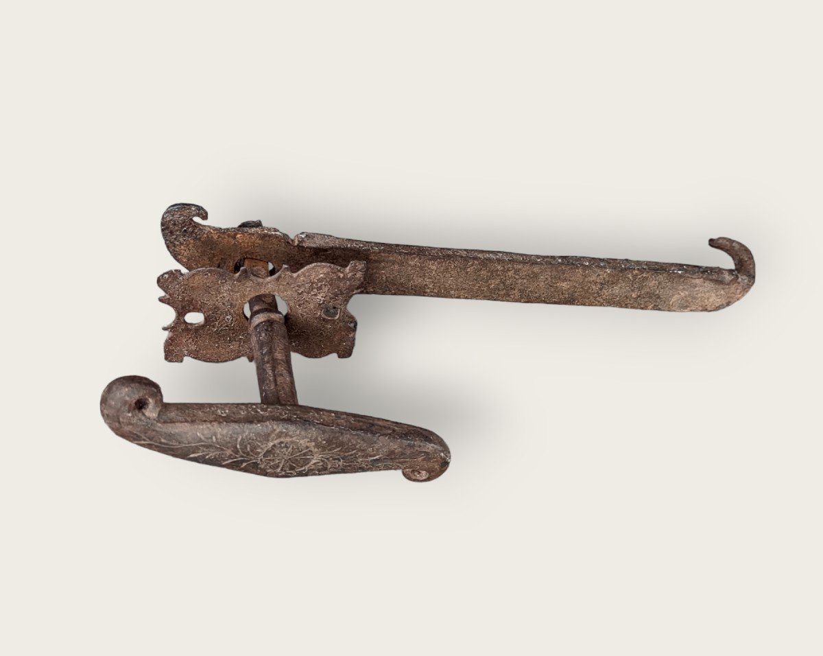 Chiavistello in ferro forgiato ed inciso fine XVII secolo 