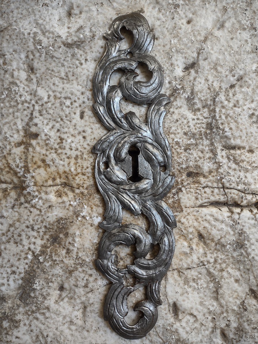Grande bocchetta in ferro forgiato e traforato inizio XVIII secolo -photo-3