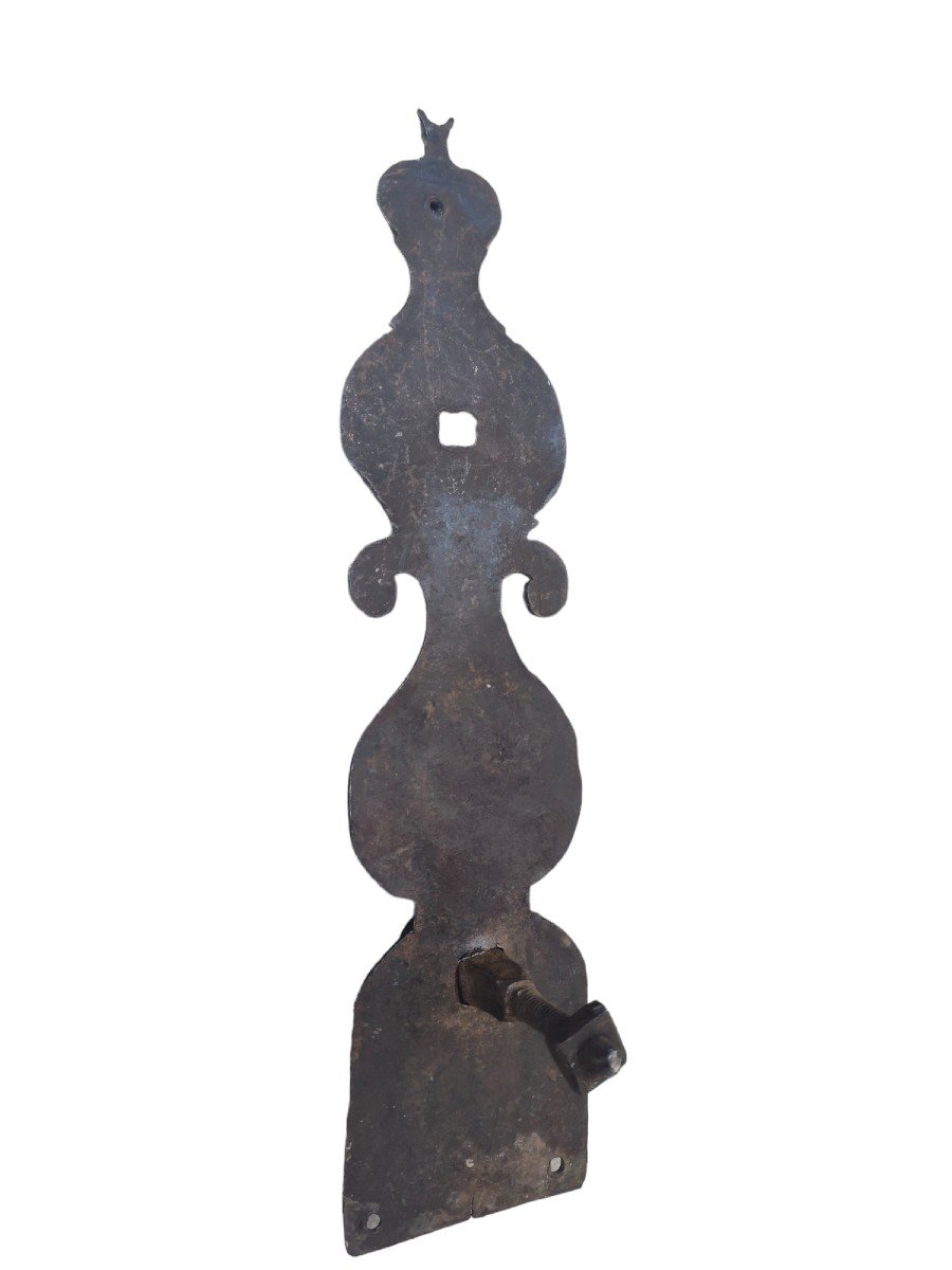Notevole piastra decorativa e protettiva di battiporta in ferro forgiato XVII secolo-photo-4