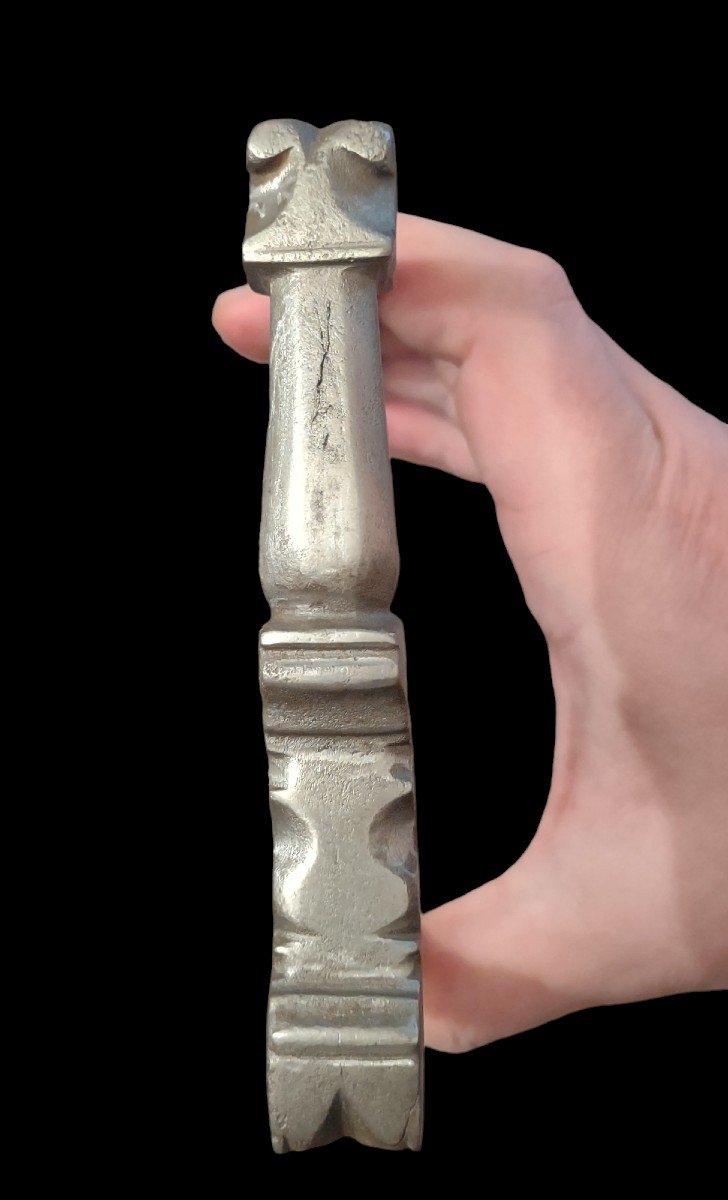 Bella maniglia in ferro forgiato e scolpito  XVI secolo-photo-2