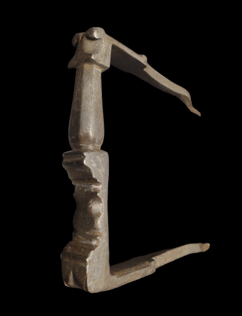 Bella maniglia in ferro forgiato e scolpito  XVI secolo-photo-3