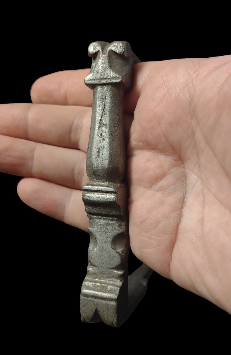 Bella maniglia in ferro forgiato e scolpito  XVI secolo-photo-4