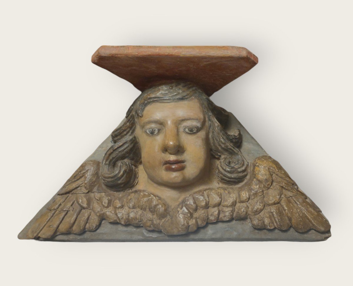 Piccola console scolpita a forma di angelo XVII secolo