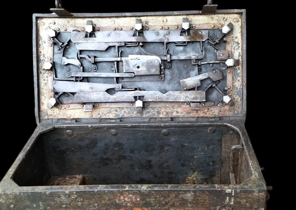 Imponente forziere di Norimberga in ferro forgiato policromo XVII secolo-photo-7