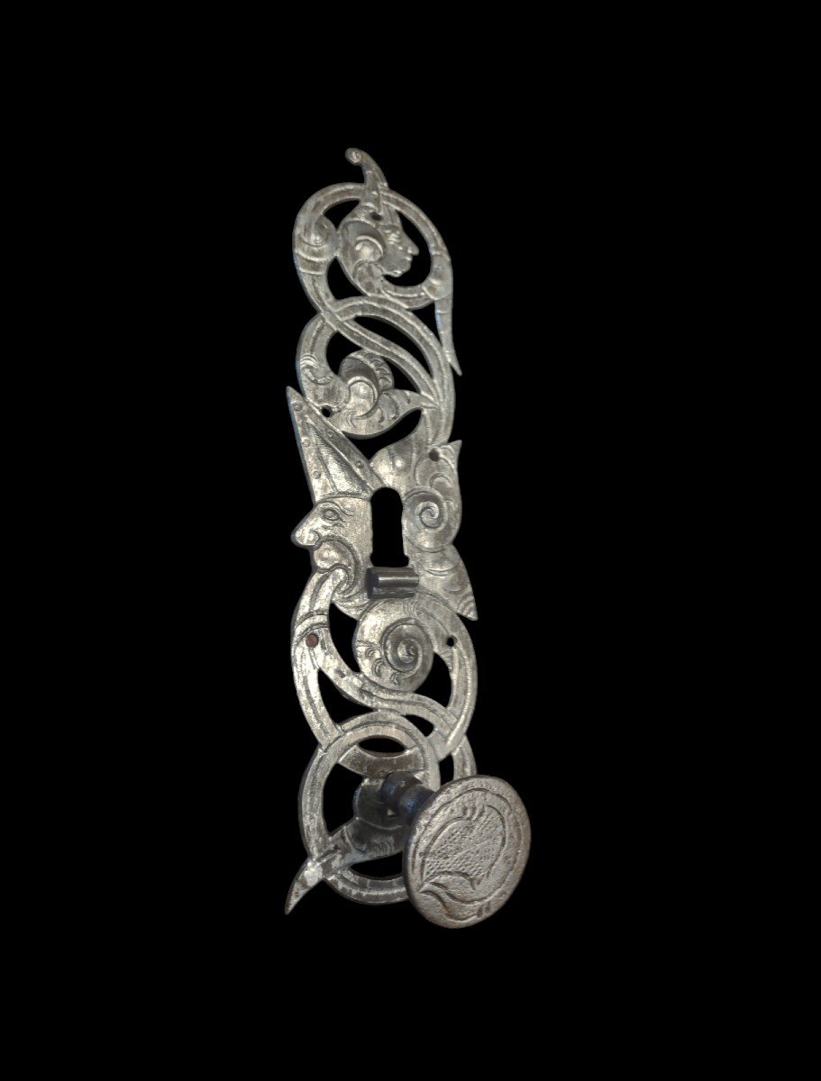 Splendida bocchetta in ferro forgiato, inciso e traforato Alto Adige XVII secolo-photo-2