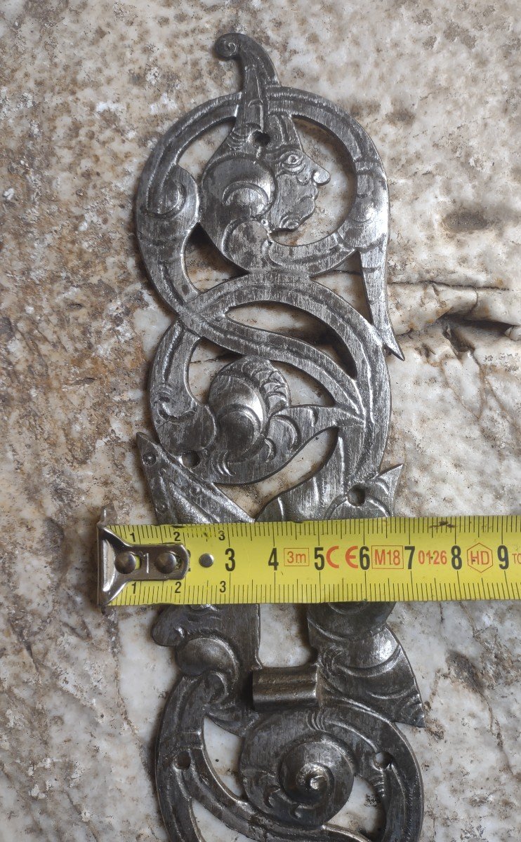 Splendida bocchetta in ferro forgiato, inciso e traforato Alto Adige XVII secolo-photo-7