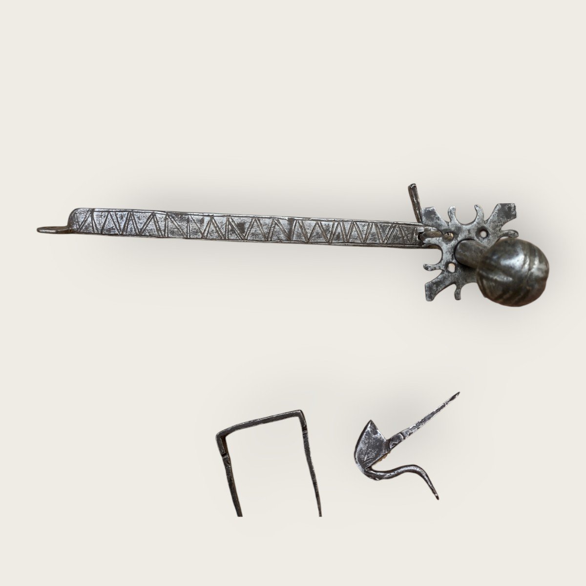 Bel chiavistello completo in ferro forgiato  inizio  XVIII secolo-photo-5