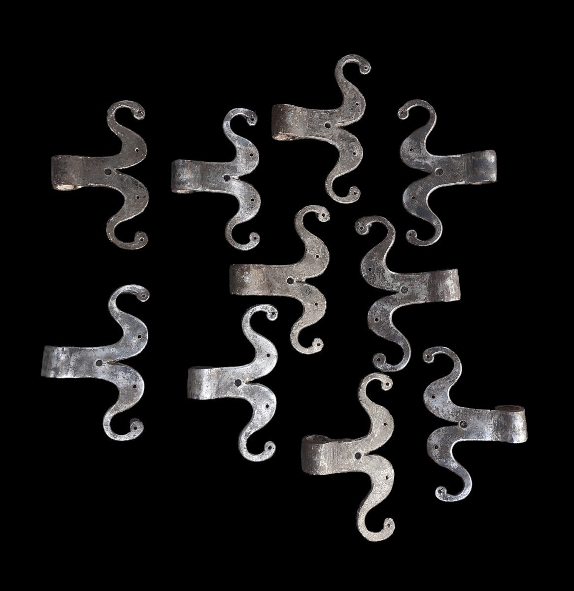 4 Cerniere a baffo  in ferro forgiato XVIII secolo-photo-1