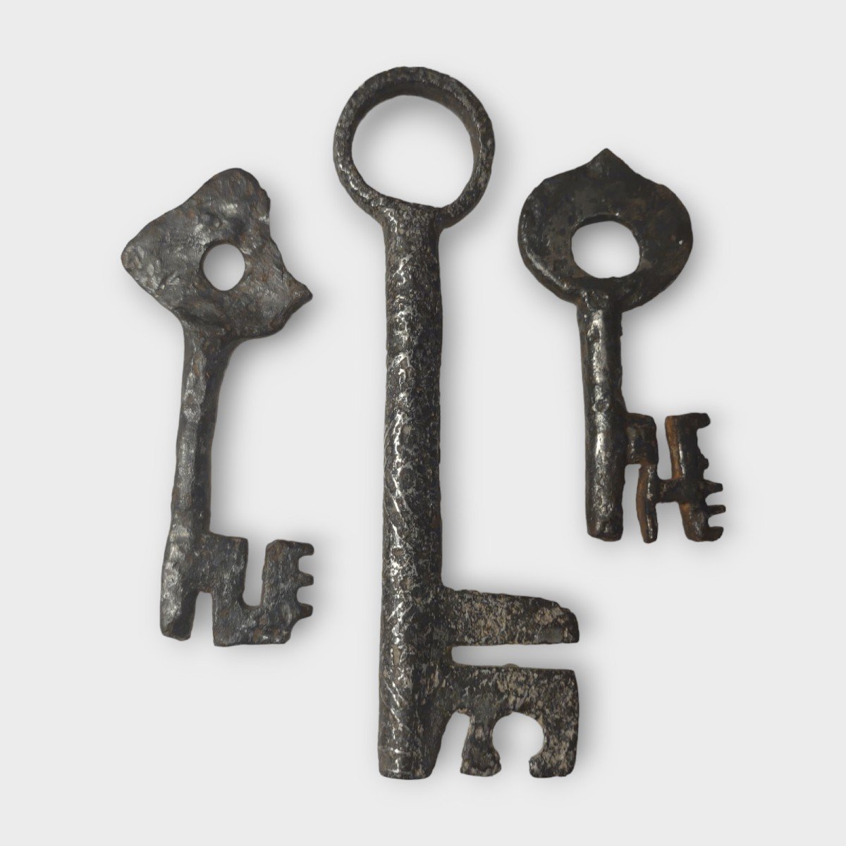Insieme di 3 chiavi in ferro d'epoca medioevale-photo-3