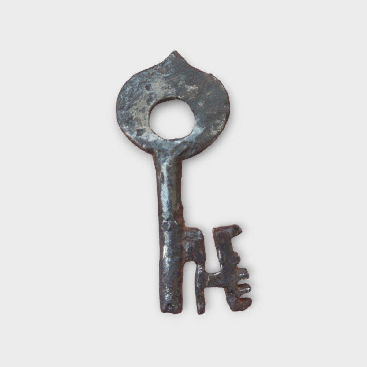 Insieme di 3 chiavi in ferro d'epoca medioevale-photo-1
