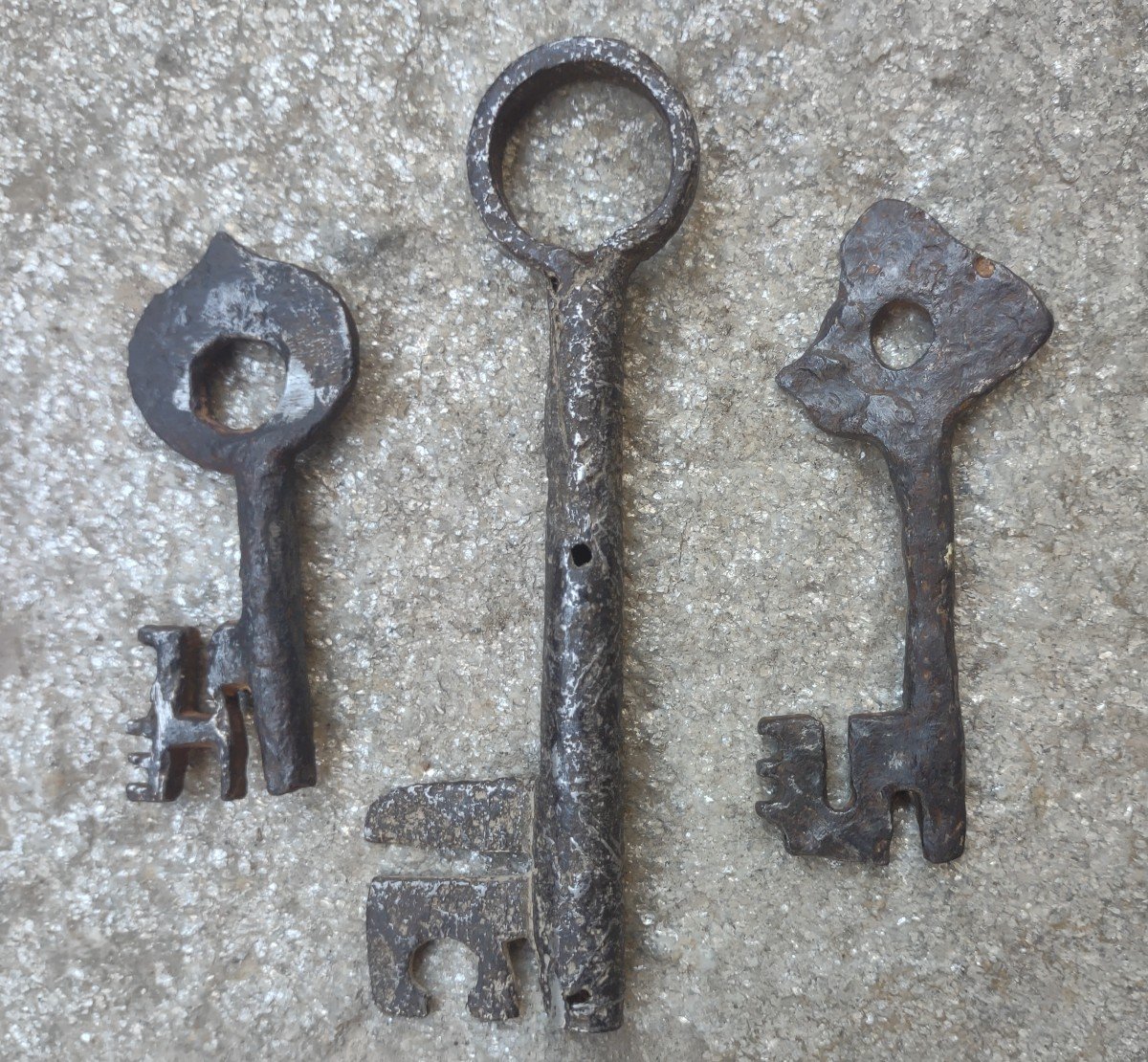 Insieme di 3 chiavi in ferro d'epoca medioevale-photo-4