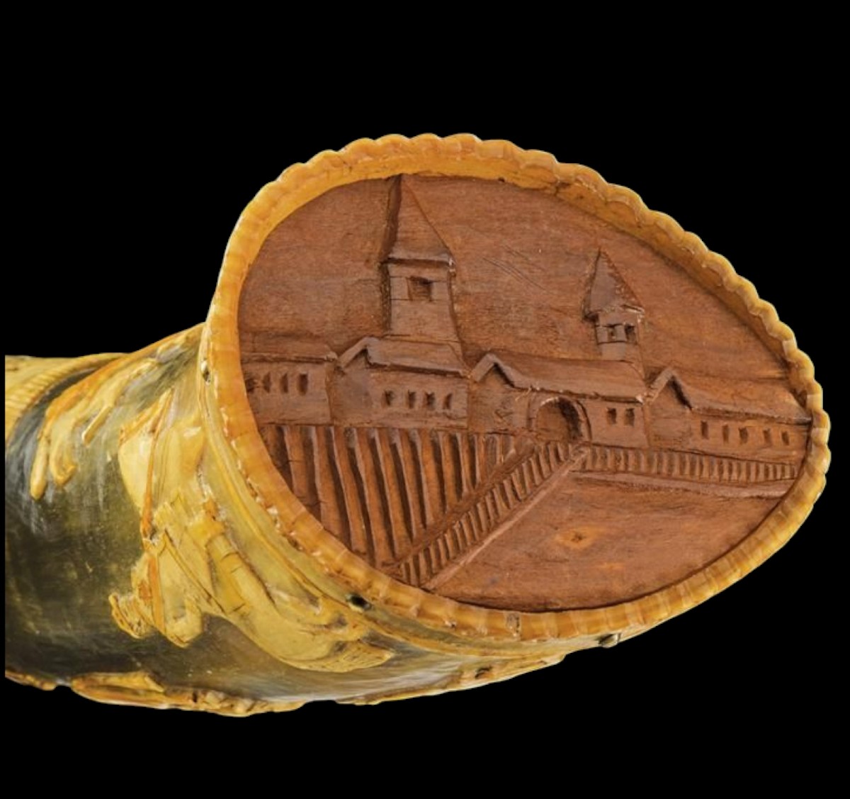 Fiasca da polvere in corno riccamente scolpita e datata 1873-photo-4