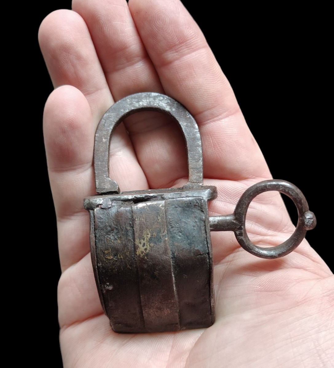 Lucchetto  a borsetta tedesco in ferro forgiato XVI-XVII secolo