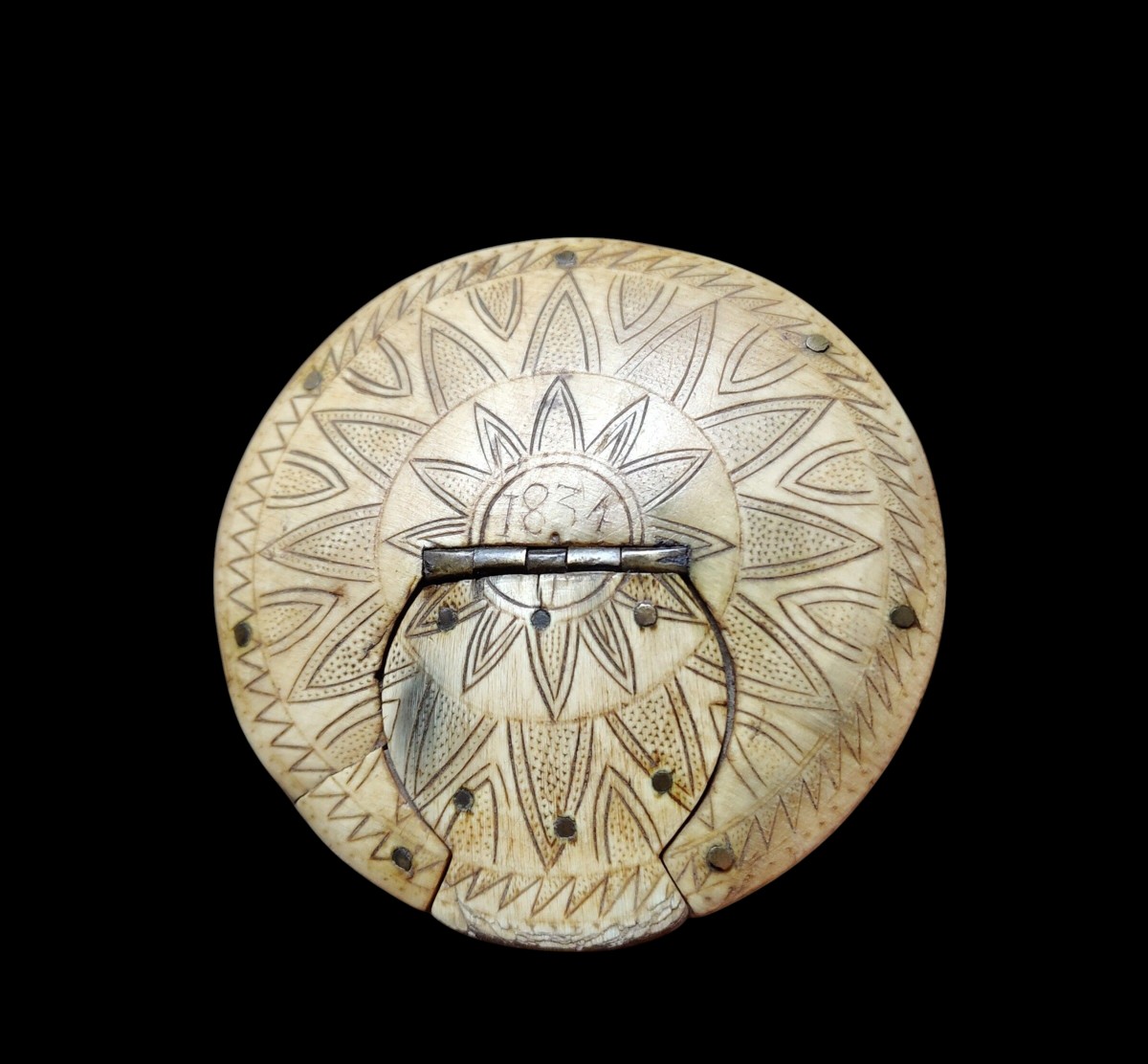 Tabacchiera in legno tornito e corno datata 1834-photo-3