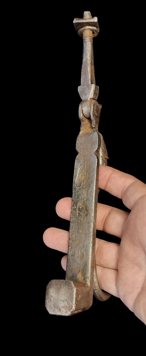 Battiporta zoomorfo in ferro forgiato fine XVII secolo-photo-1