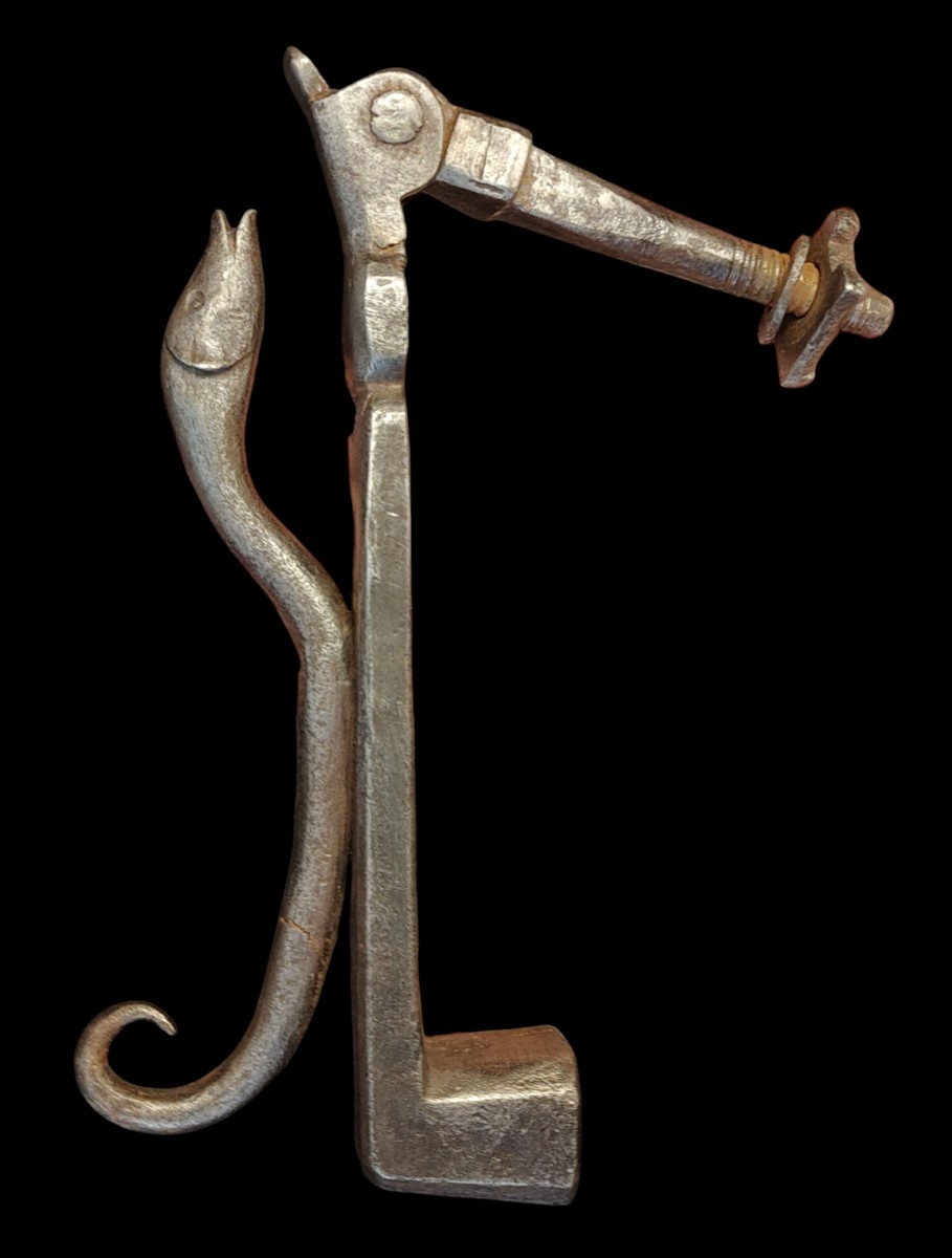 Battiporta zoomorfo in ferro forgiato fine XVII secolo