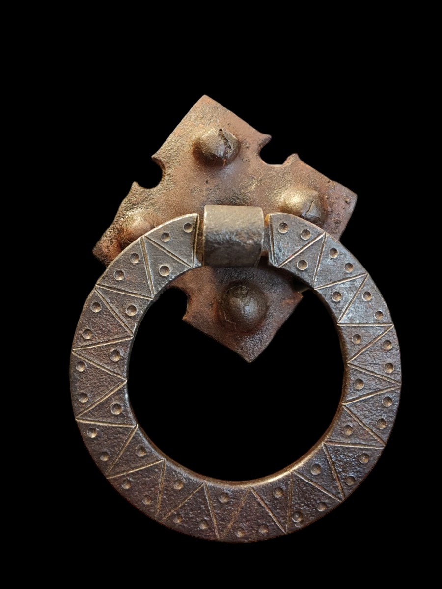 Maniglia rotonda in ferro forgiato ed inciso inizio XVIII secolo-photo-6