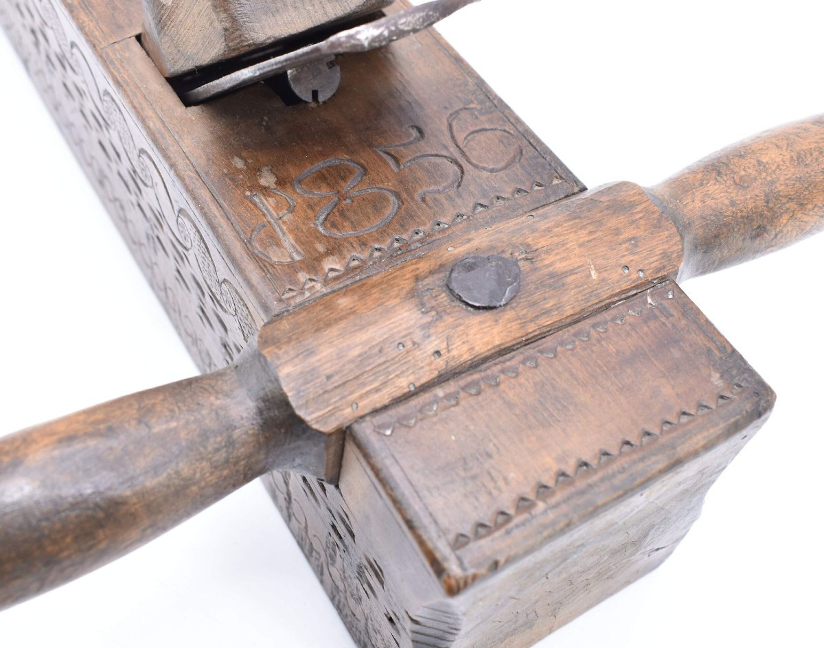 Grande pialla a 4 mani in legno intagliato e datata 1856, alpi austriache-photo-3