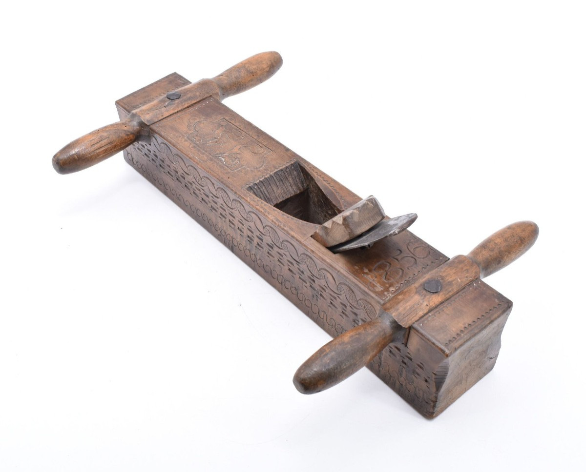 Grande pialla a 4 mani in legno intagliato e datata 1856, alpi austriache-photo-1
