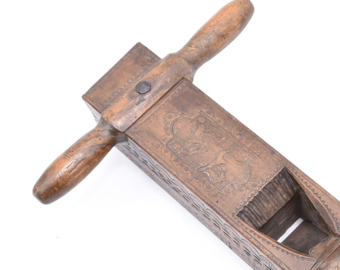 Grande pialla a 4 mani in legno intagliato e datata 1856, alpi austriache-photo-3