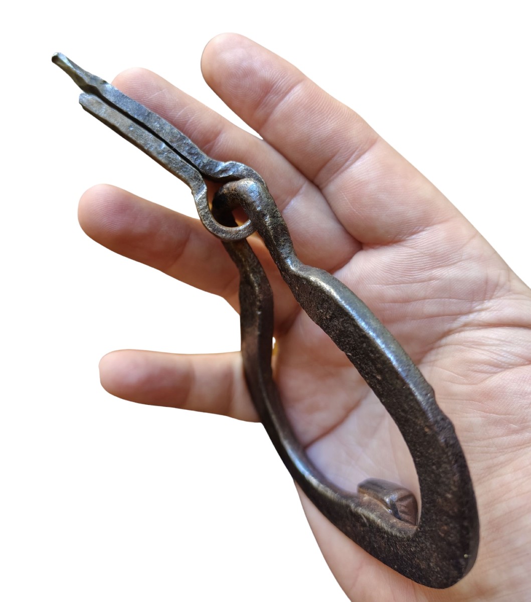 Piccola maniglia in ferro forgiato ed inciso XVI- XVII secolo -photo-3