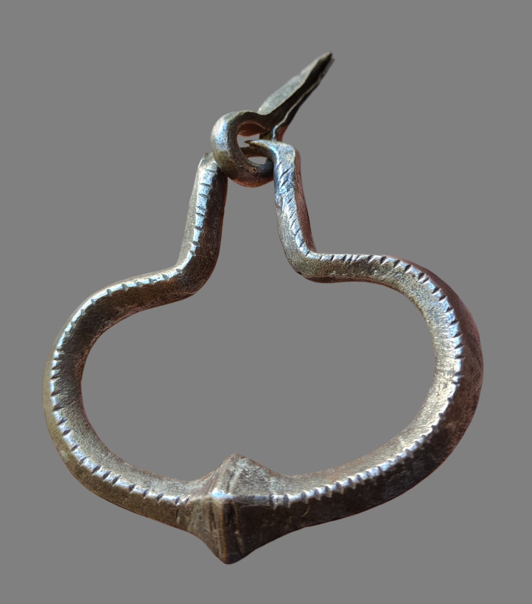 Piccola maniglia in ferro forgiato ed inciso XVII secolo -photo-4