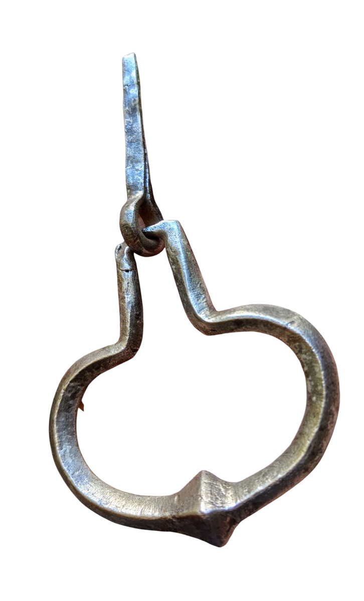 Piccola maniglia in ferro forgiato ed inciso XVII secolo -photo-1