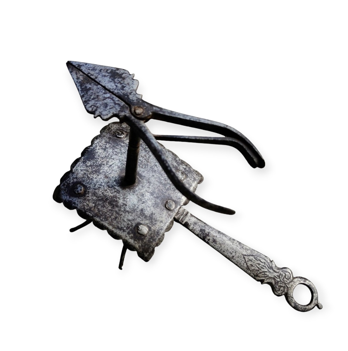 Bel lume a tempo in ferro forgiato ed inciso XVII secolo-photo-2