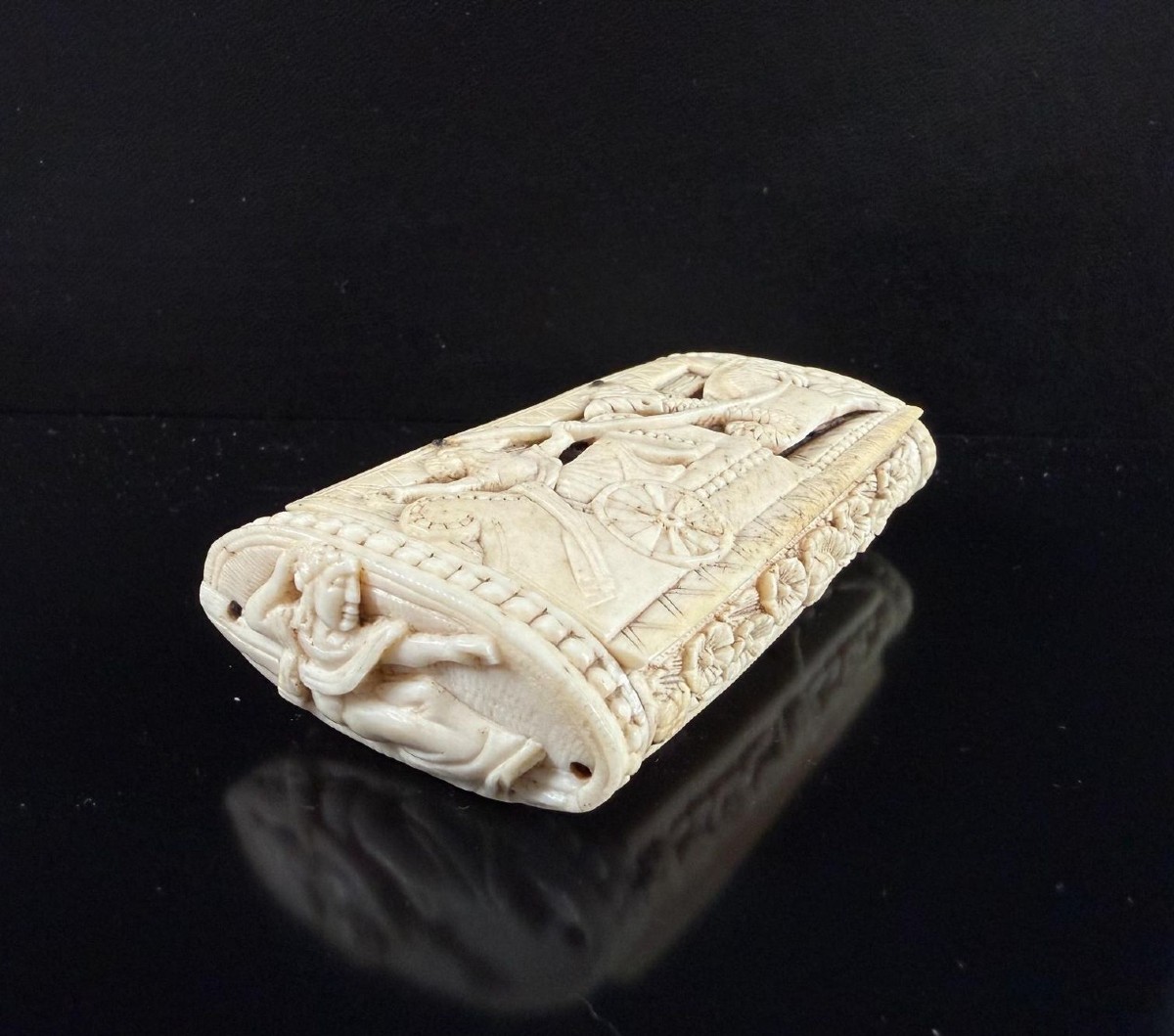 Bella tabacchiera in osso riccamente scolpita XVIII secolo-photo-1
