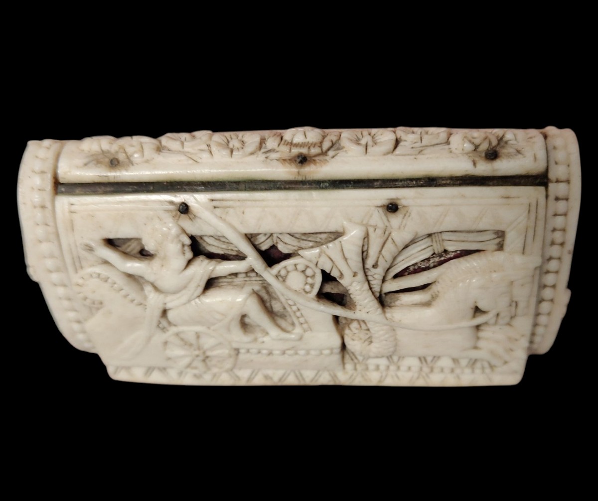 Bella tabacchiera in osso riccamente scolpita XVIII secolo-photo-3