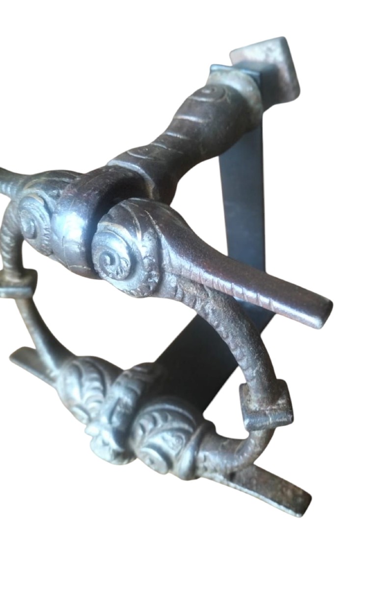 Bel battiporta in ferro forgiato e scolpito con testa d'uomo Alto Adige XVII secolo-photo-4