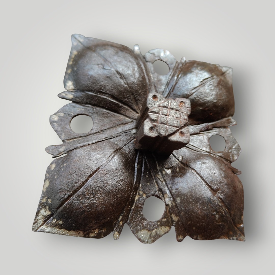 3 Grandi chiodi in ferro forgiato, inciso e sbalzato XVII-XVIII secolo-photo-4