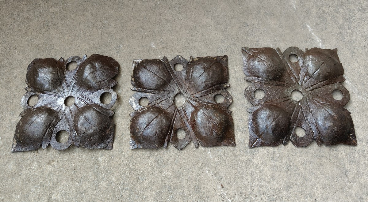 3 Grandi chiodi in ferro forgiato, inciso e sbalzato XVII-XVIII secolo-photo-2