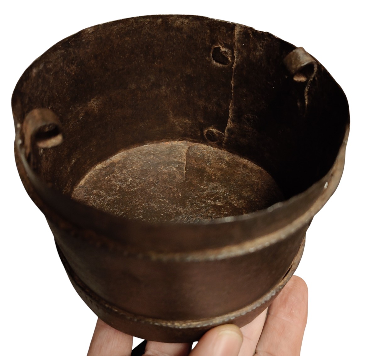 Curiosa scatola rotonda in ferro forgiato ed inciso con chiusura inusuale-photo-3