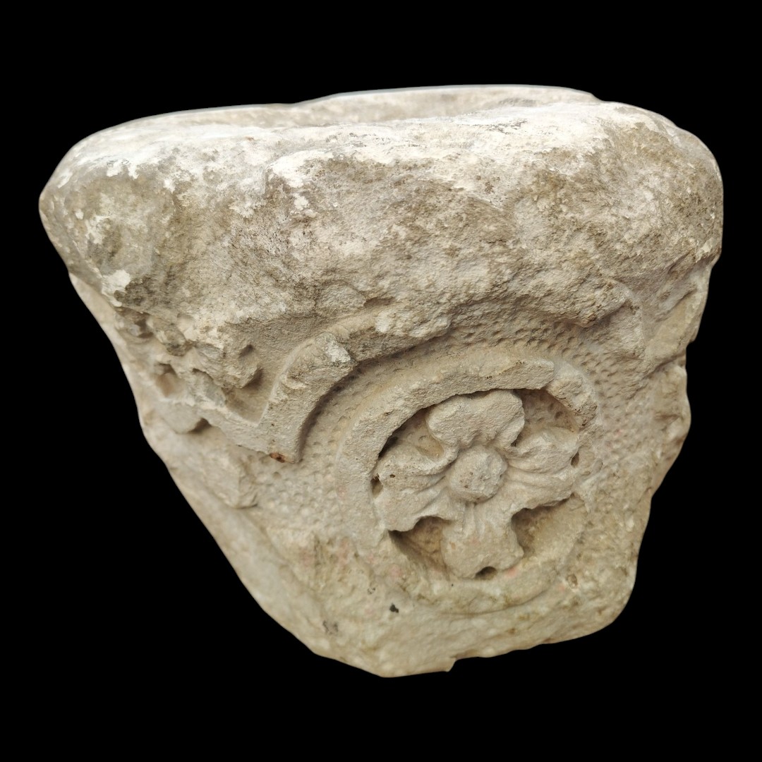 Capitello  romanico lombardo in pietra scolpita XIII secolo-photo-1