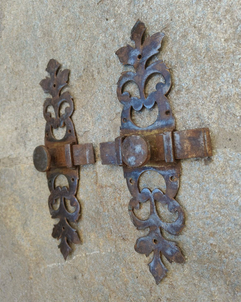 Coppia di grandi catenacci in ferro per mobili, porte od infissi inizio XIX secolo-photo-3