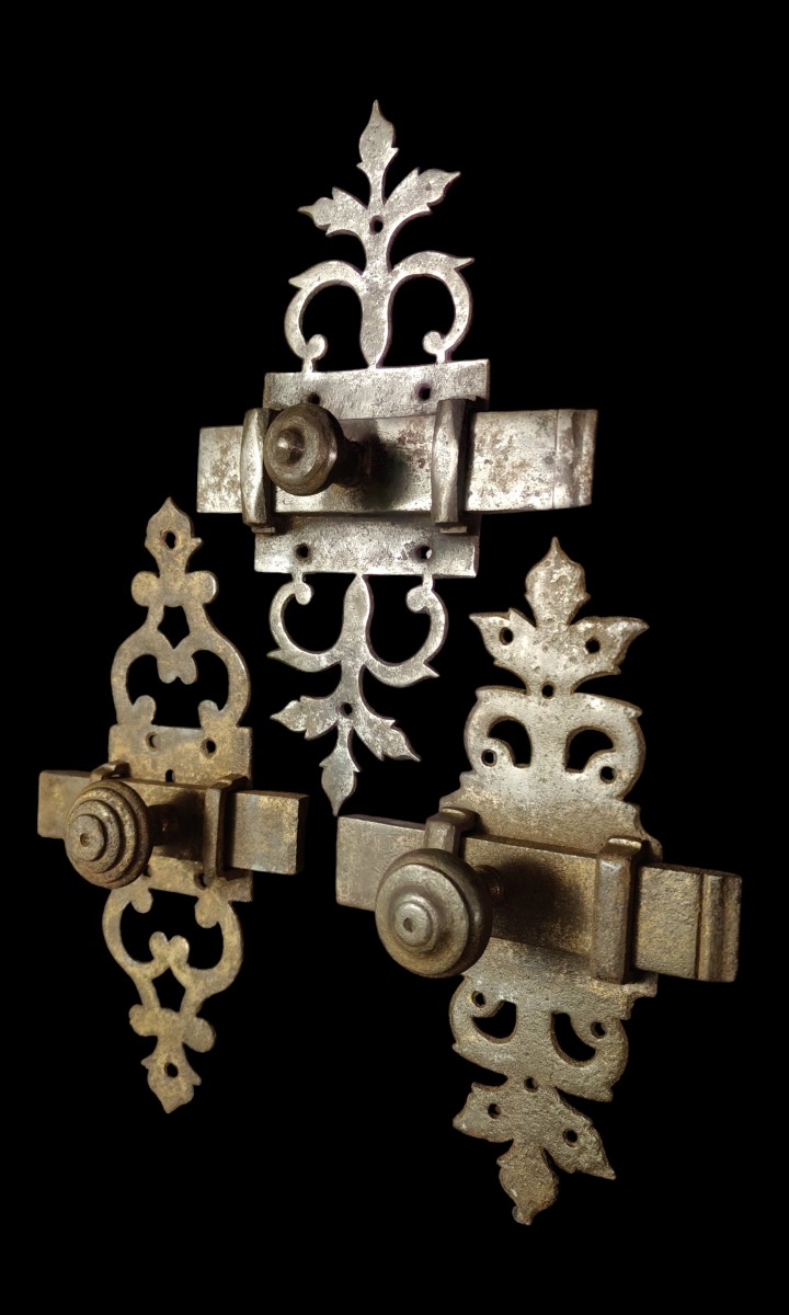 Catenacci in ferro forgiato e traforato fine XVIII secolo