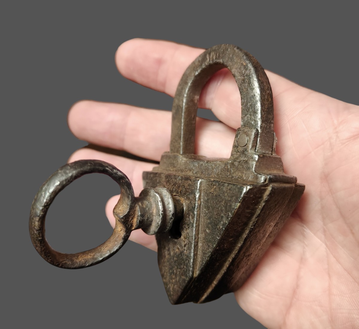 Lucchetto triangolare XVI-XVII secolo