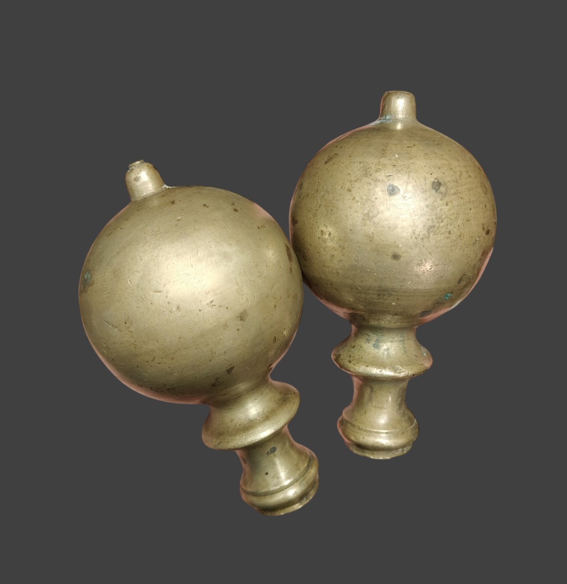 Grossa coppia di pomoli in bronzo Toscana XVII secolo