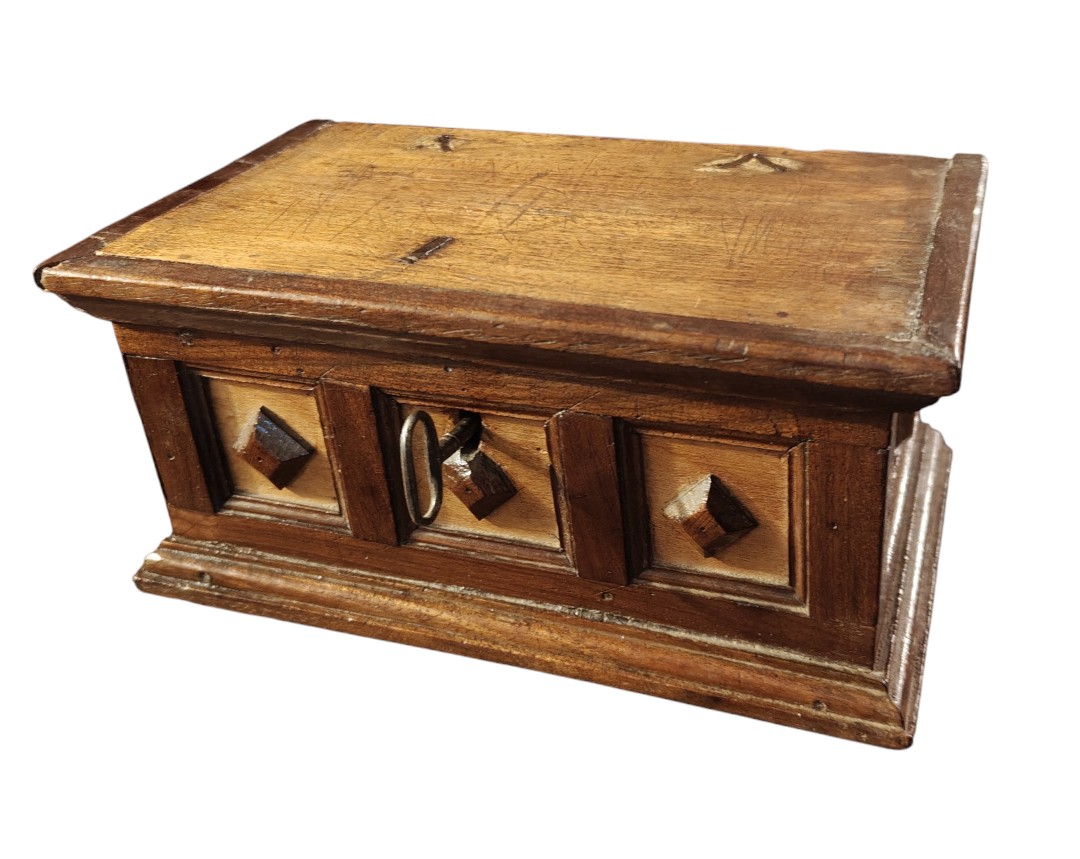 Scatola toscana in noce e pioppo con serratura coeva funzionante XVIII secolo-photo-3