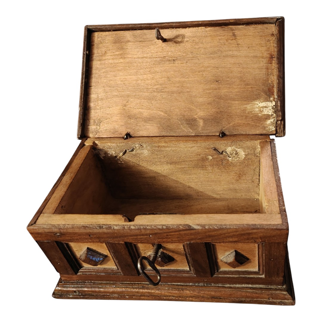 Scatola toscana in noce e pioppo con serratura coeva funzionante XVIII secolo-photo-3